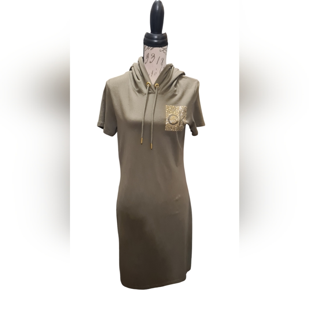 Preowned Hooded Calvin Klein Dress in Size Medium in Great Condition.